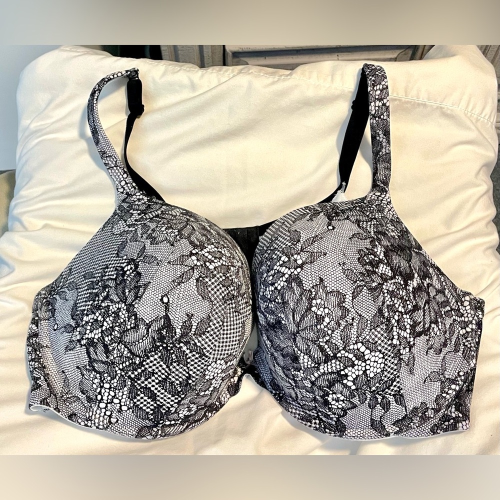 *EUC* CACIQUE Boost Plunge Bra -Size 46DD -White w/Black Lace - Padded/Underwire